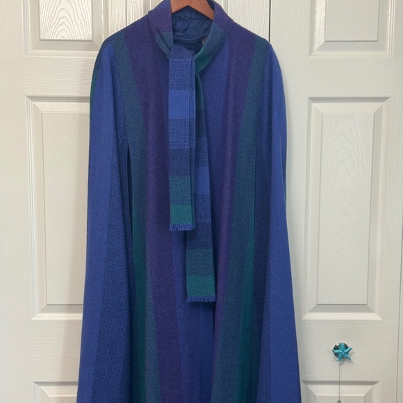 Vintage Gorgeous Irish 100% Pure New Wool Cape - Picture 1 of 16